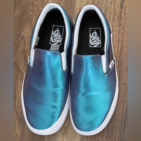 Vans Other - Van’s Unisex Patent Leather Sneakers in Iridescent Blue, Size M 7.5/W 9. NWOT.
